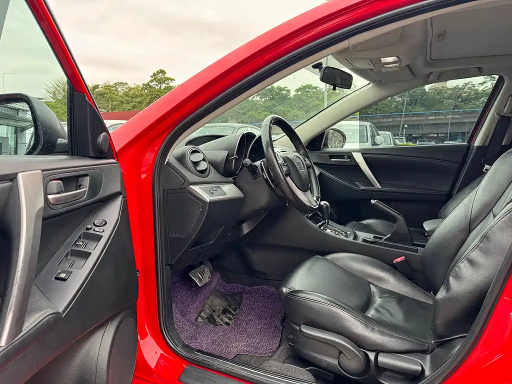 Mazda Mazda3 3 2012 2.0L AT Luxury