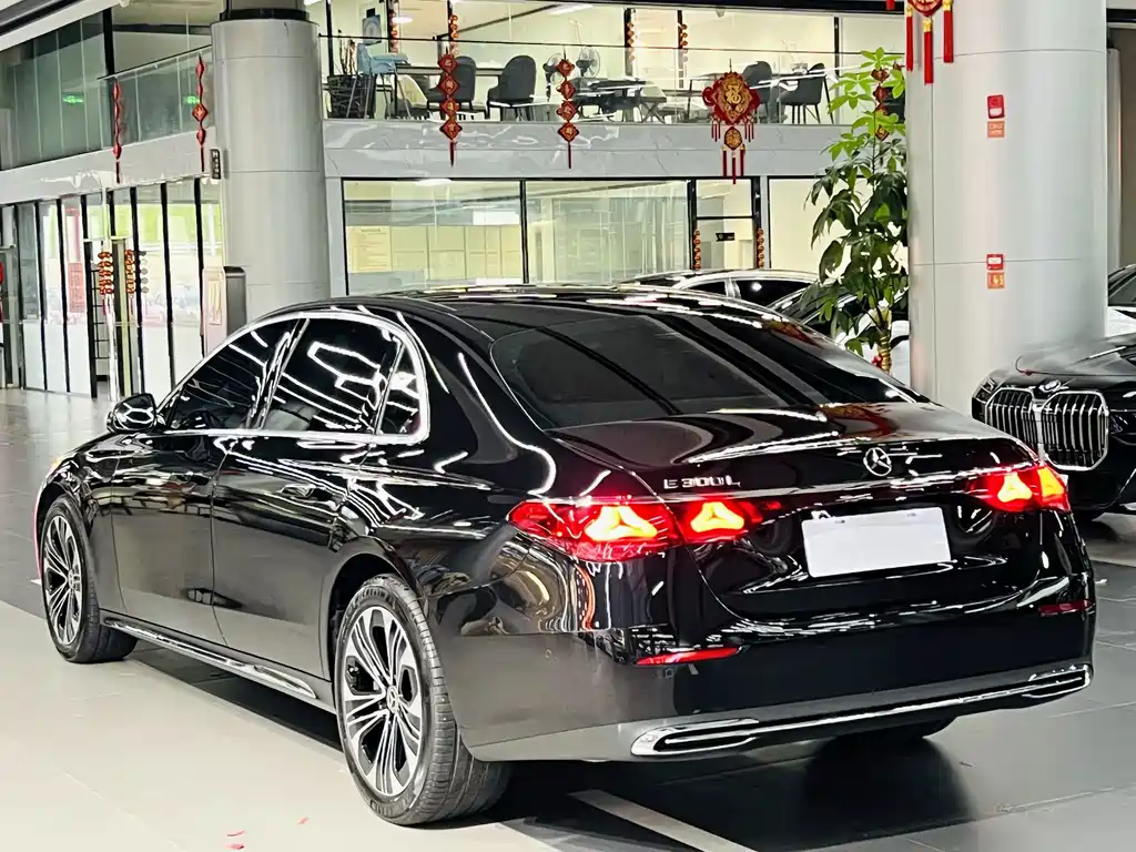 Mercedes-Benz E-Class — миниатюра 9