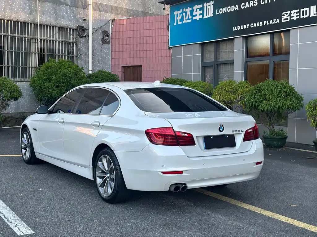 BMW 5 Series — миниатюра 15