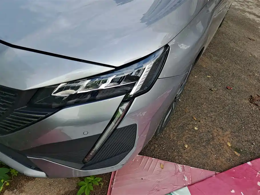 PEUGEOT  408