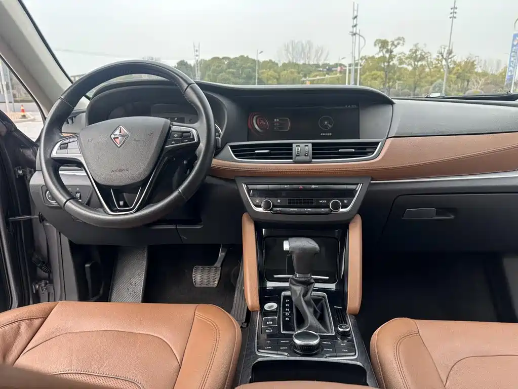 Borgward BX7 — миниатюра 16