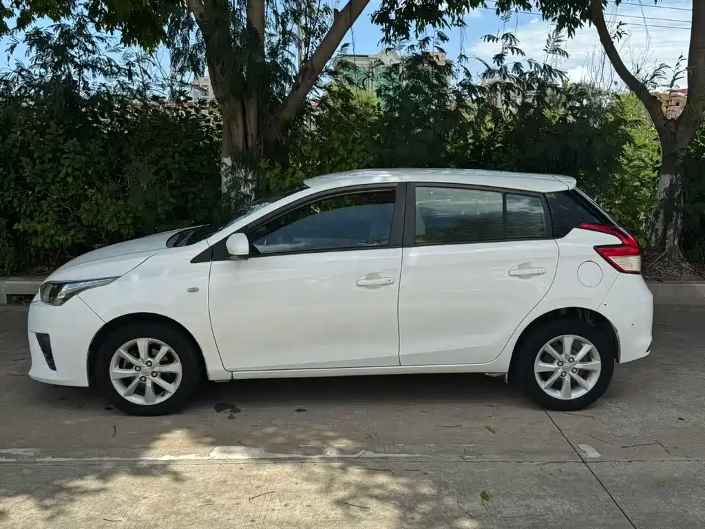 Toyota Yaris L — миниатюра 3