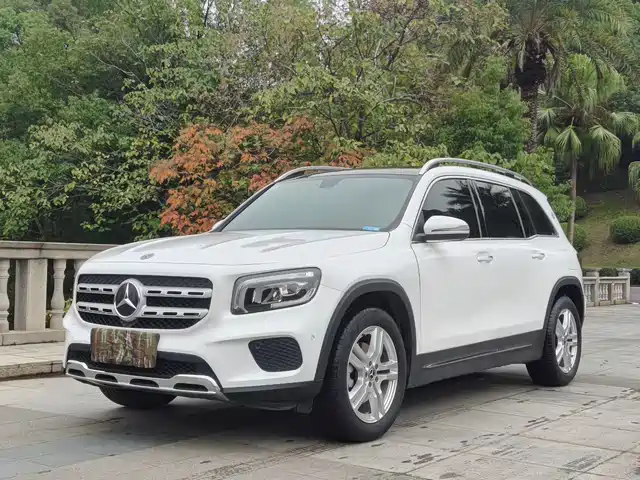 MERCEDES-BENZ GLB