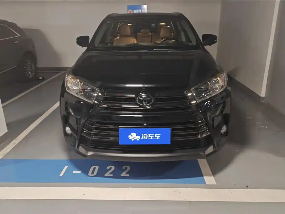 TOYOTA HIGHLANDER