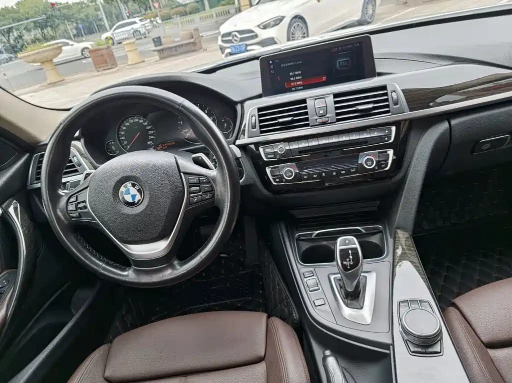 BMW 3 Series — миниатюра 11
