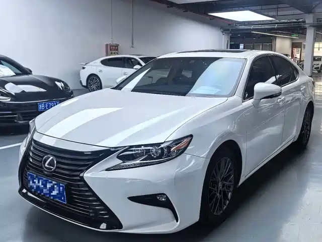 LEXUS ES 2018