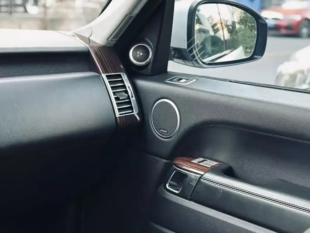 Land Rover Range Rover — миниатюра 12
