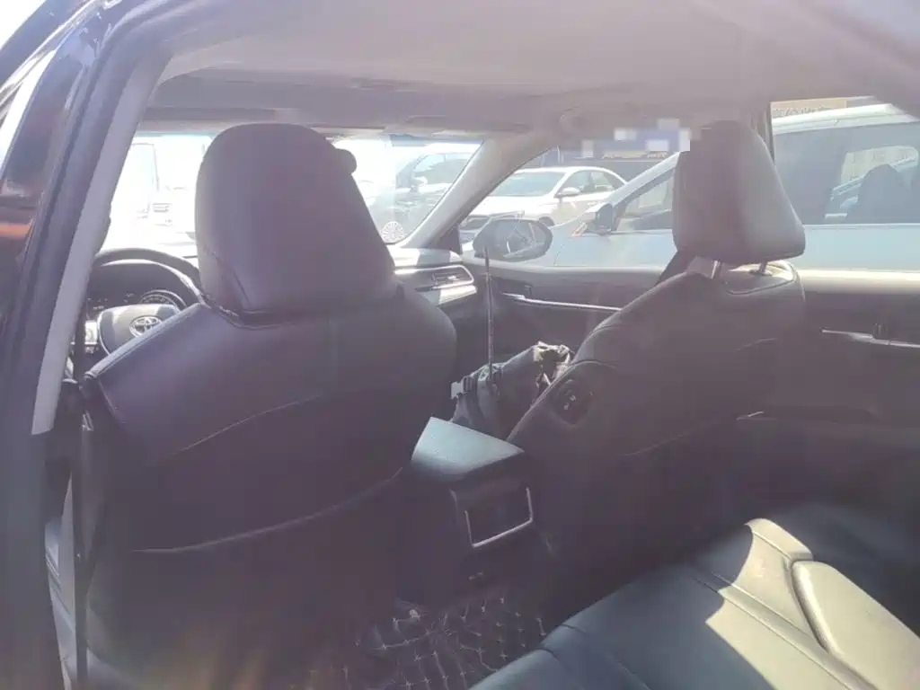 Toyota Camry — миниатюра 18