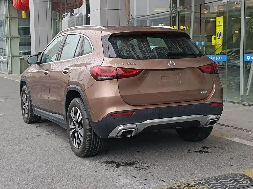 MERCEDES-BENZ GLA
