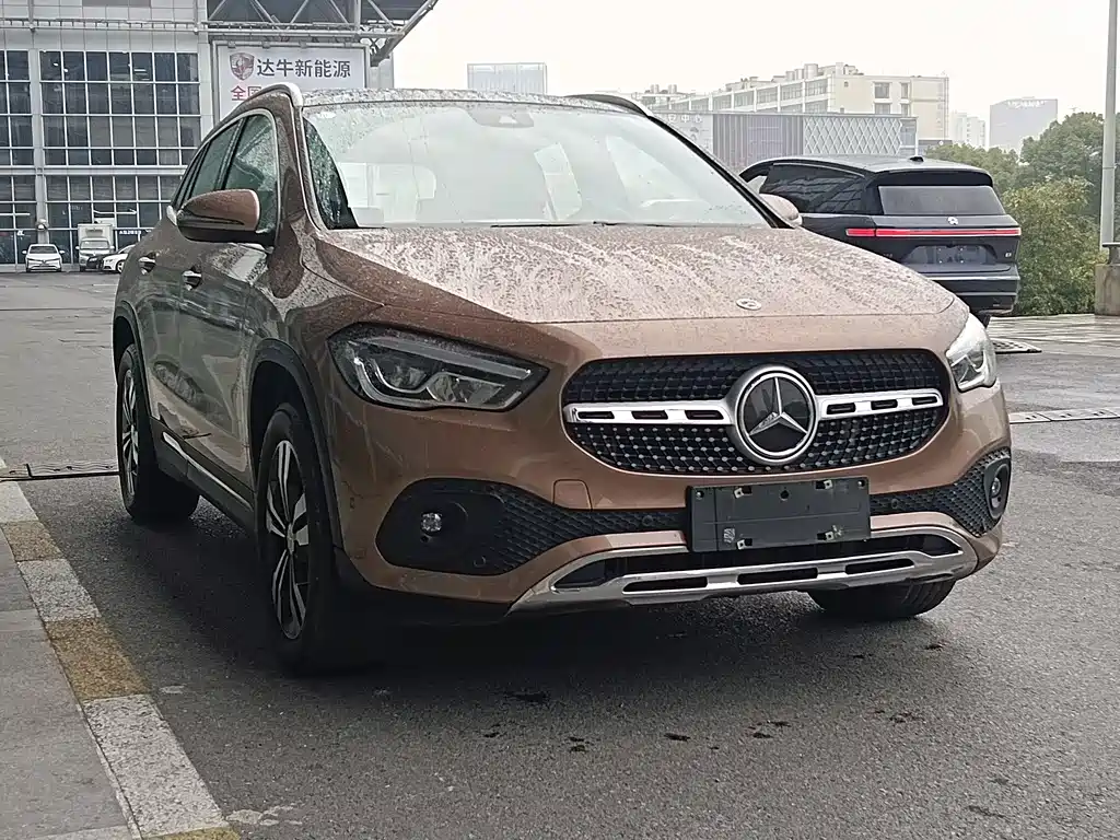 MERCEDES-BENZ GLA