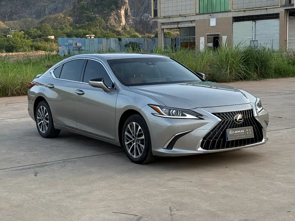 Lexus ES 2023