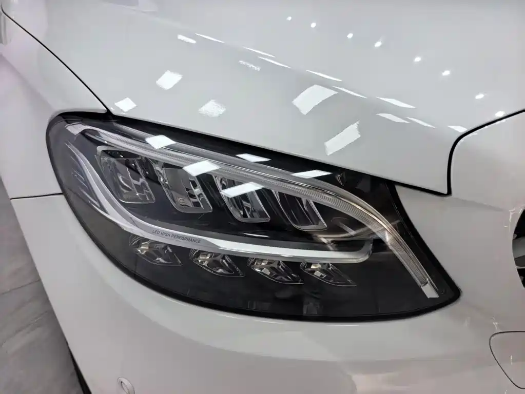 Mercedes-Benz C-Class — миниатюра 6