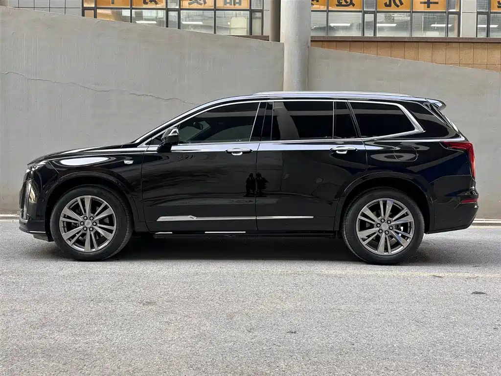 CADILLAC XT6