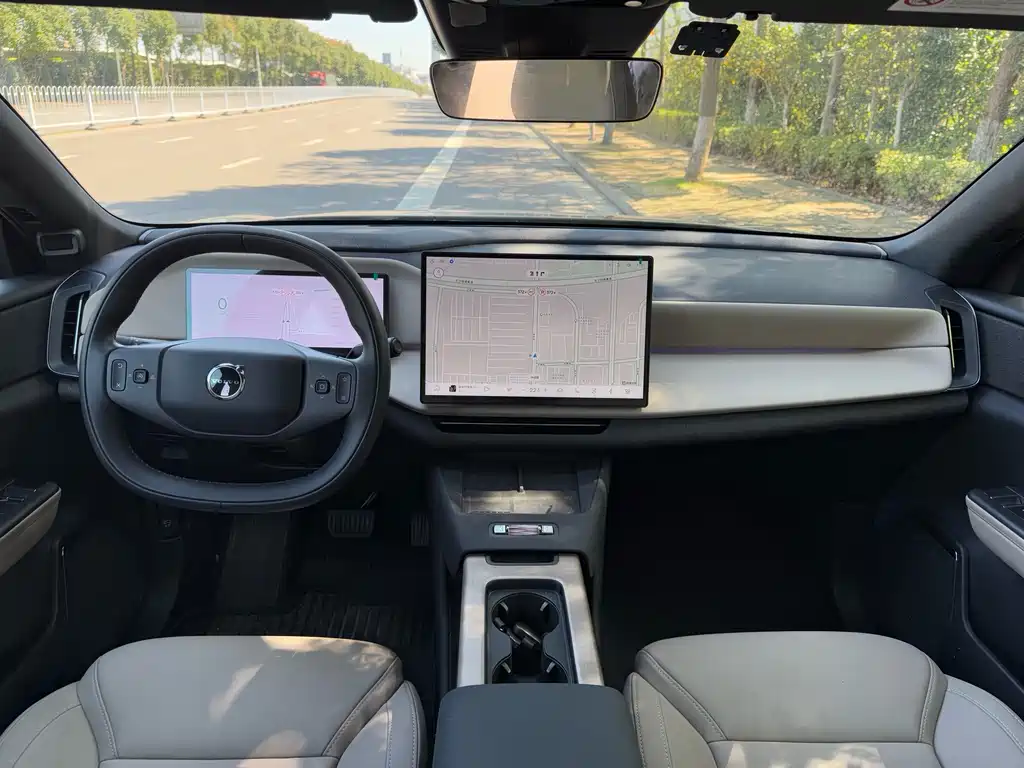 Volvo XC70 PHEV — миниатюра 6
