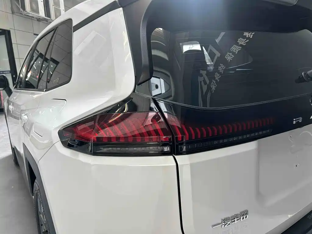 Toyota RAV4 — миниатюра 8