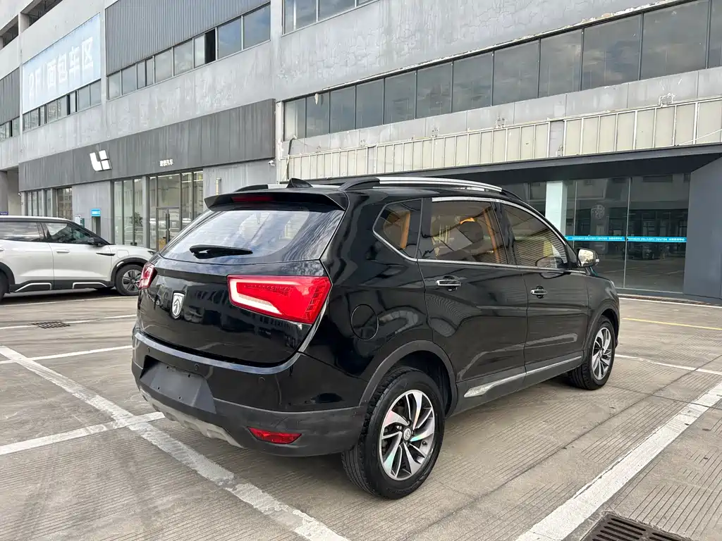 Baojun 560 2016 1.8L MT Luxury