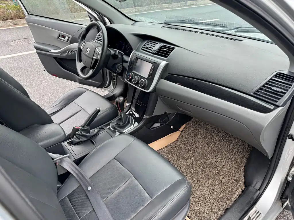 Zotye Z300 2014 1.5L MT Luxury