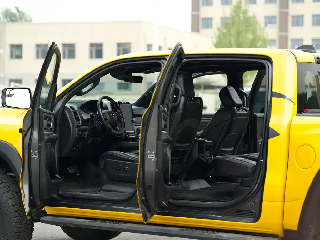 Ram Trucks 2023 6.2T AT