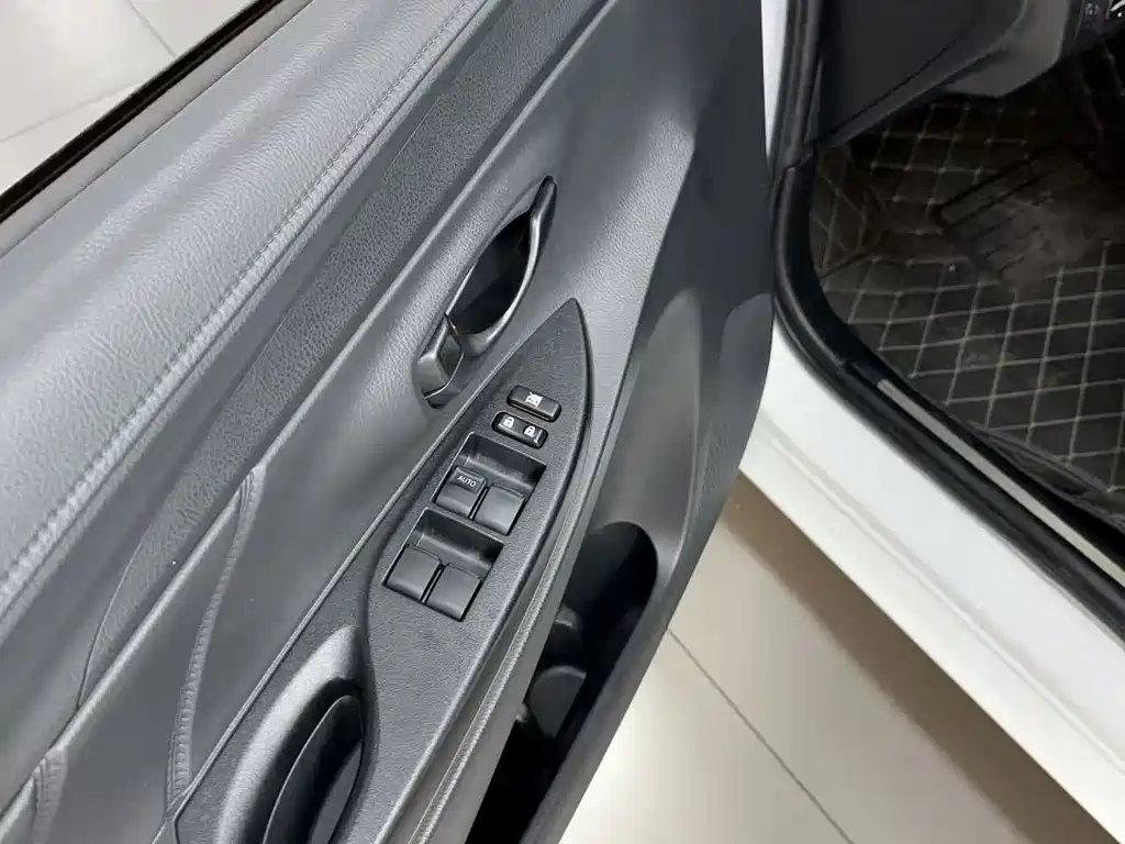 TOYOTA YARIS L ZHIXUAN