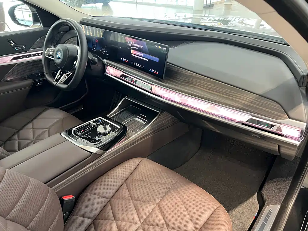 BMW i7 — миниатюра 6