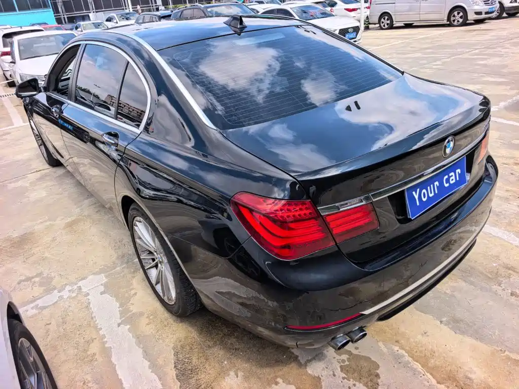 BMW 7 Series — миниатюра 4