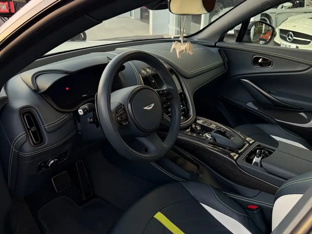 Aston Martin DBX 2023 4.0T V8 707