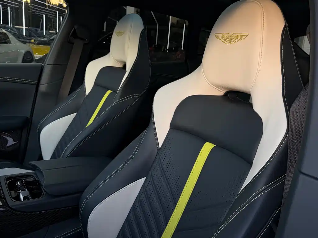 Aston Martin DBX 2023 4.0T V8 707