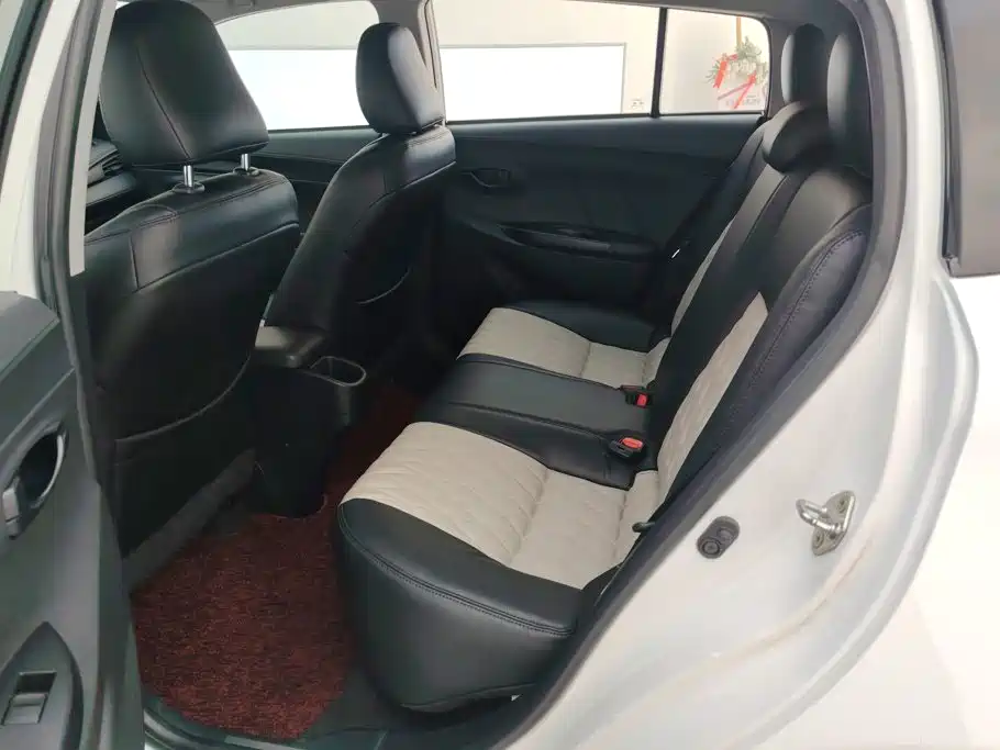 Toyota Yaris L — миниатюра 11