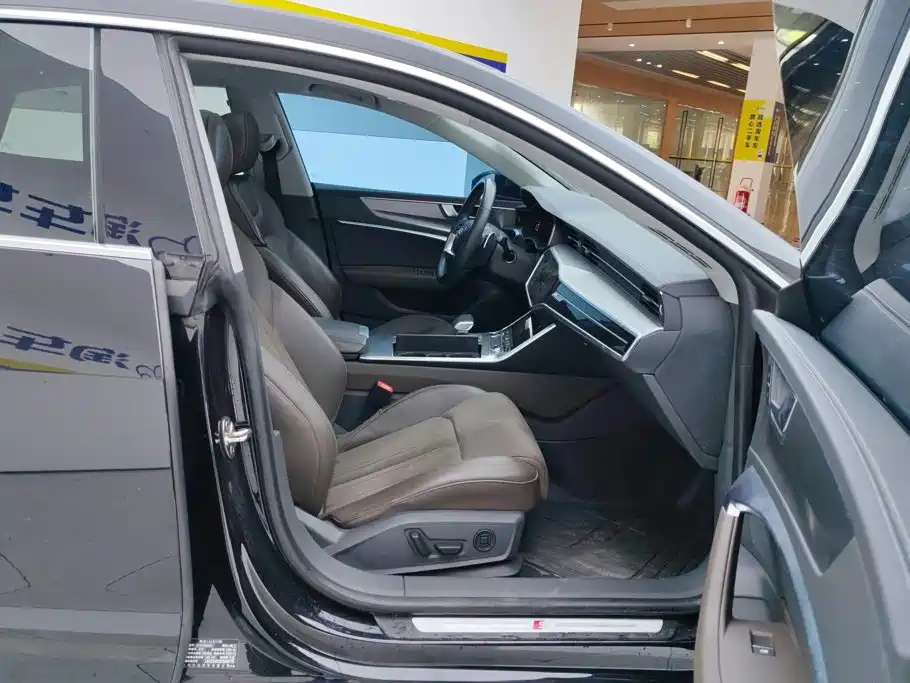 Audi A7L — миниатюра 8
