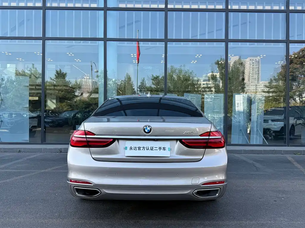 BMW 7 Series — миниатюра 8