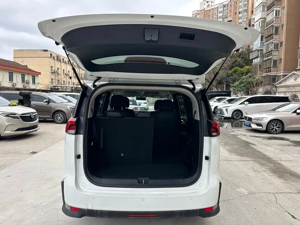 SAIC MAXUS EVERYONE 5