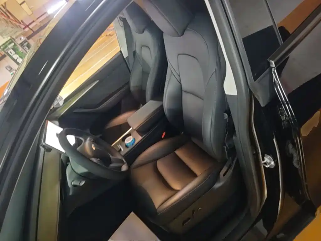 Tesla Model Y — миниатюра 15