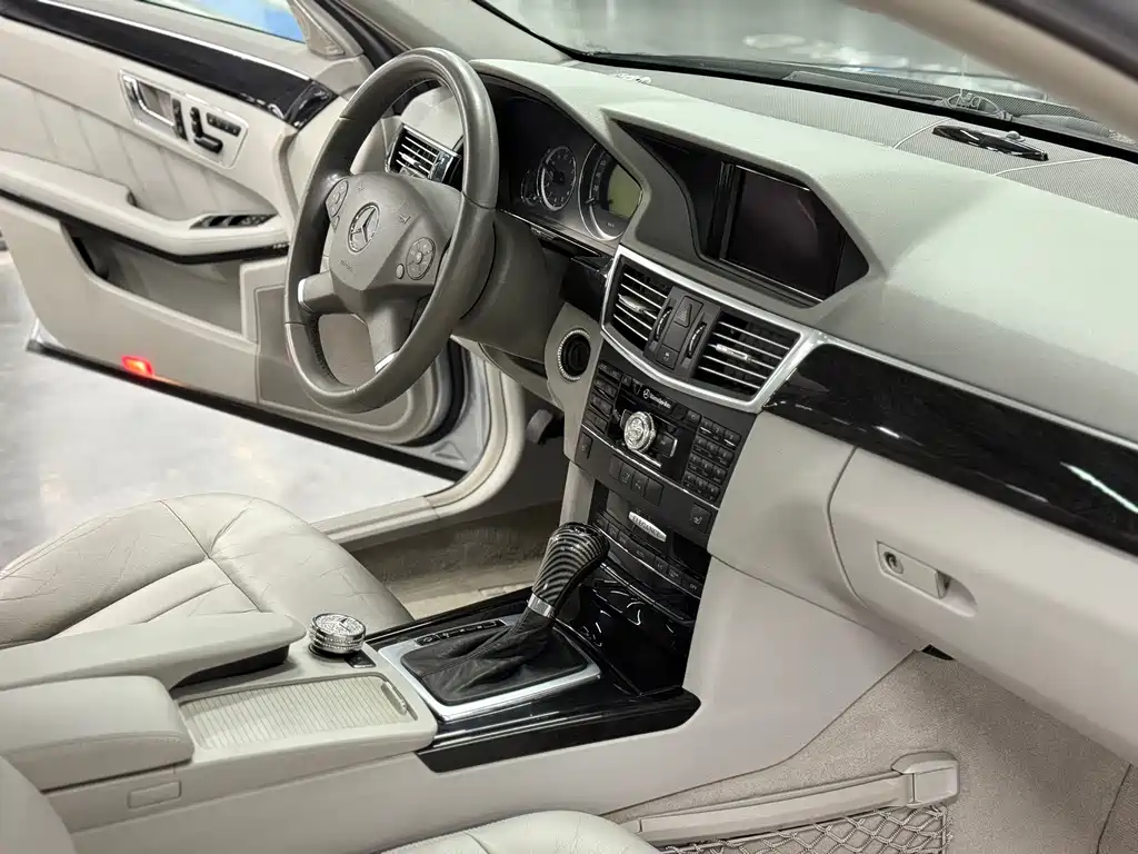 Mercedes-Benz E-Class E 2010 E 200 CGI