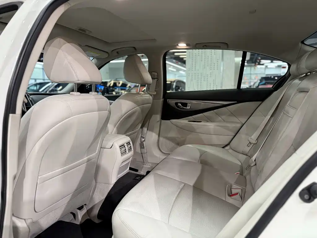 INFINITI Q50L