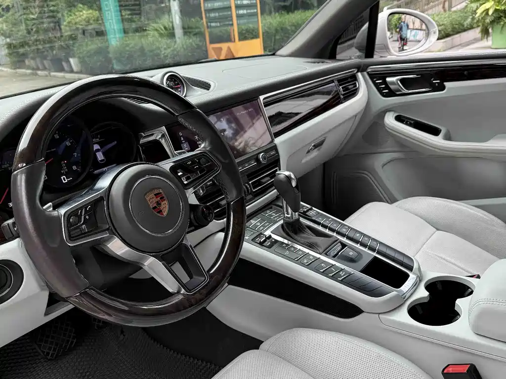 Porsche Macan — миниатюра 3
