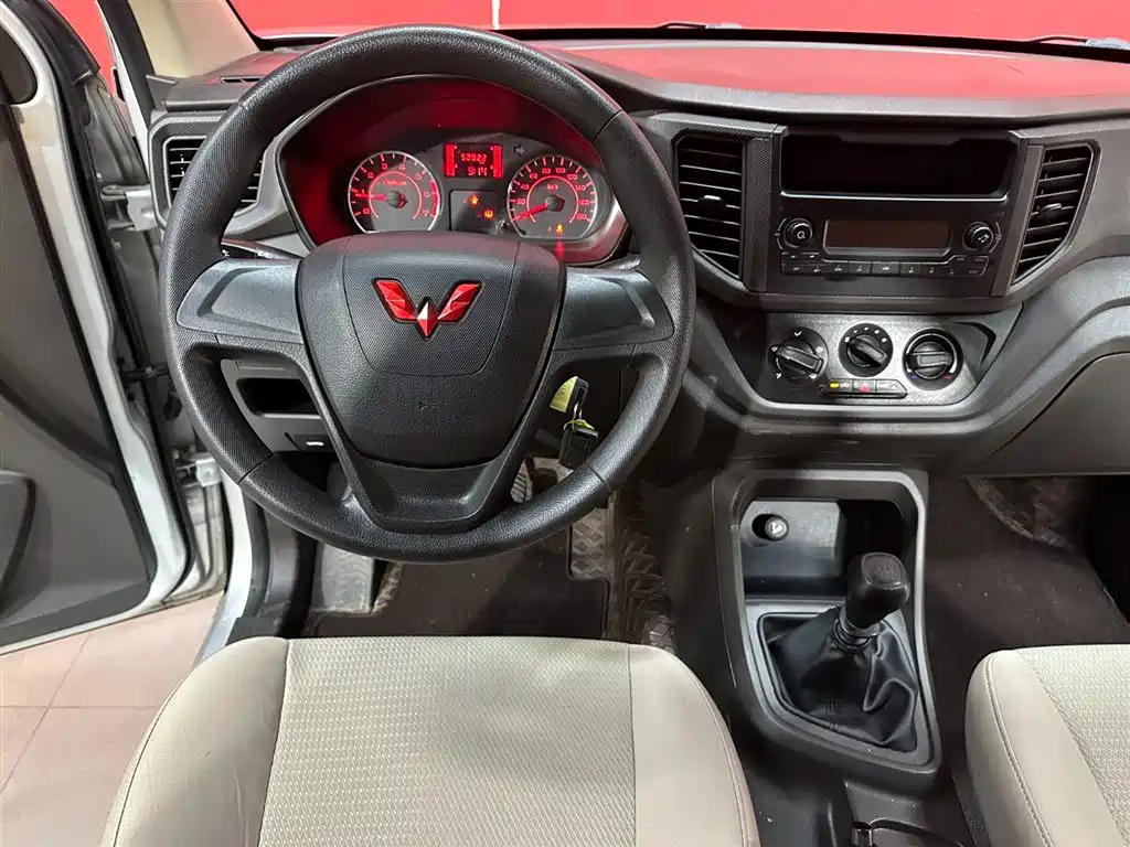 WULING WULING HONGGUANG V