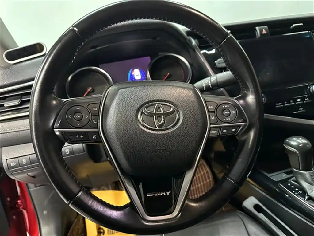 TOYOTA CAMRY