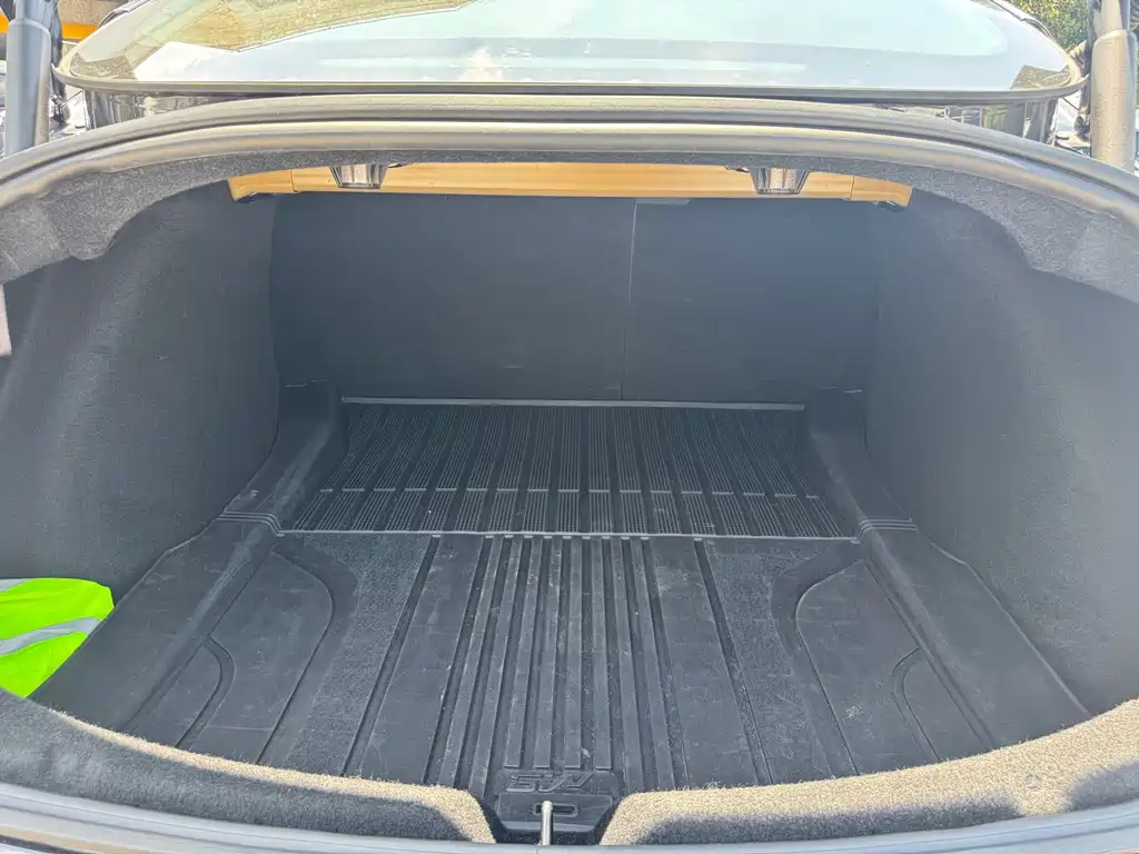 Tesla Model 3 — миниатюра 12