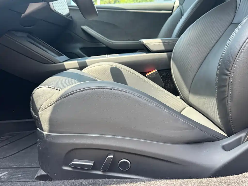 Tesla Model 3 — миниатюра 15