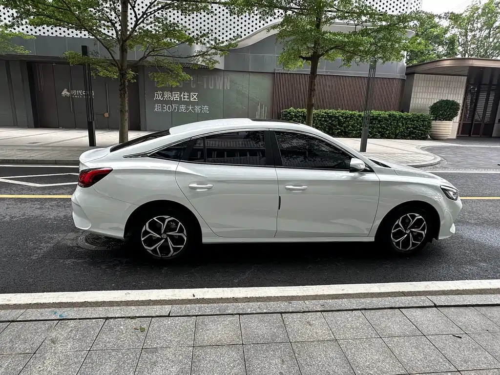 MG MG5 — миниатюра 13