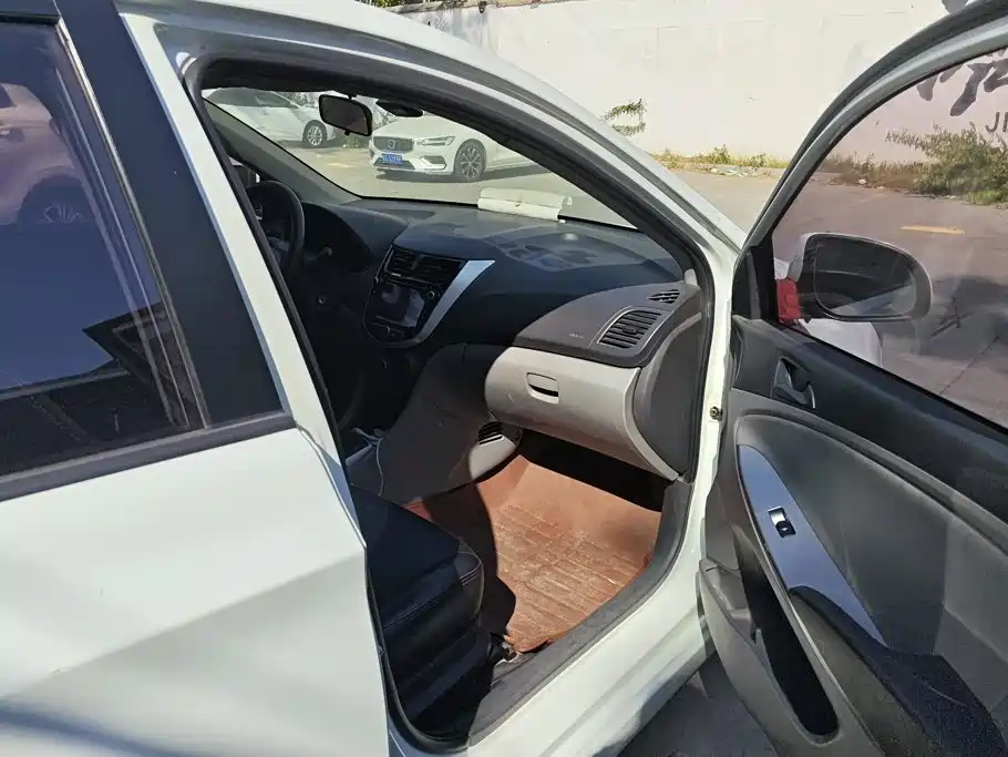 Hyundai Verna — миниатюра 8