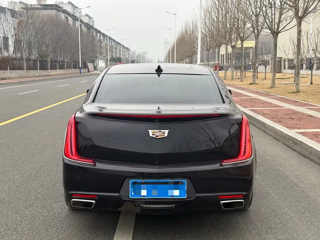 CADILLAC XTS