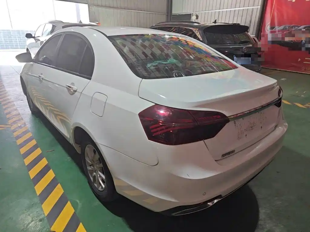 Geely Emgrand — миниатюра 5