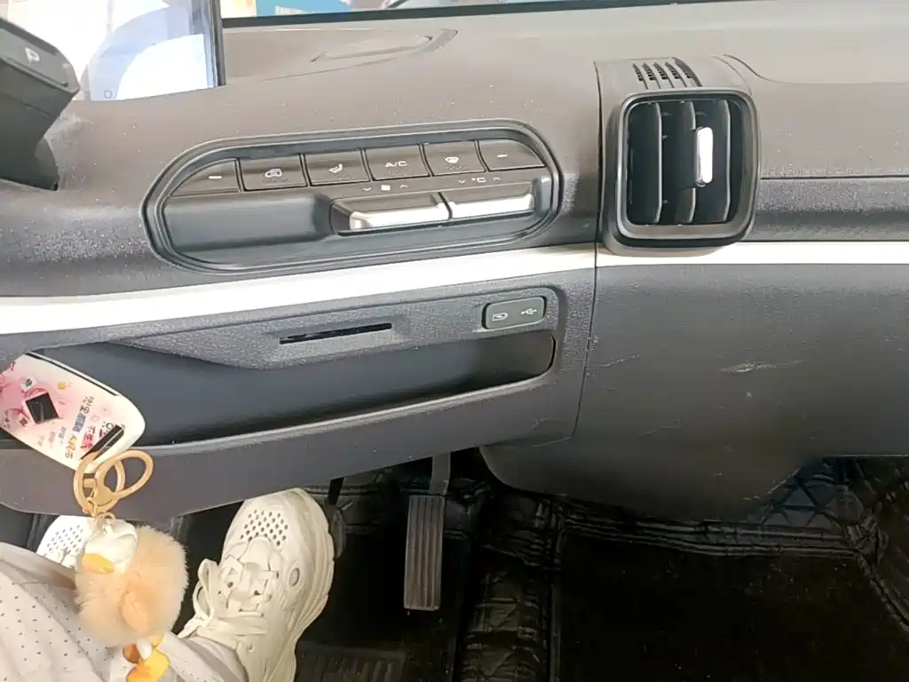 Baojun KiWi EV — миниатюра 13