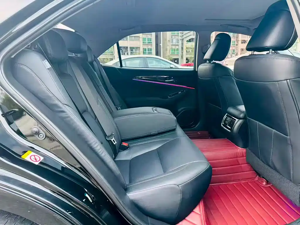 Toyota Crown — миниатюра 9