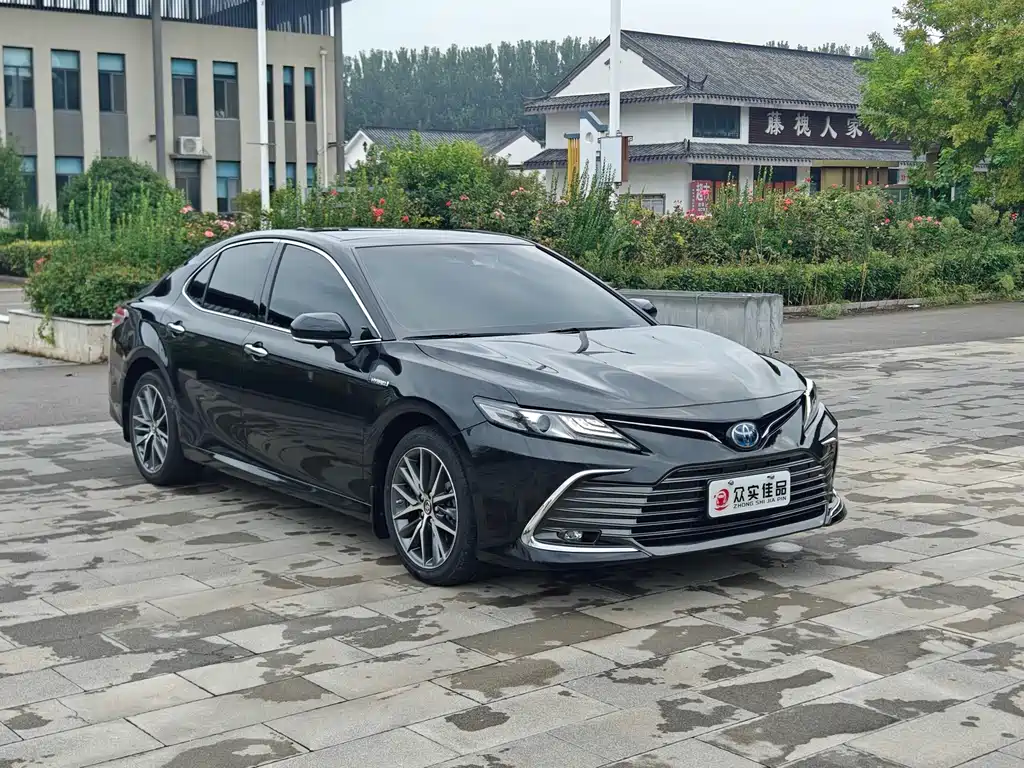 Toyota Camry — миниатюра 3