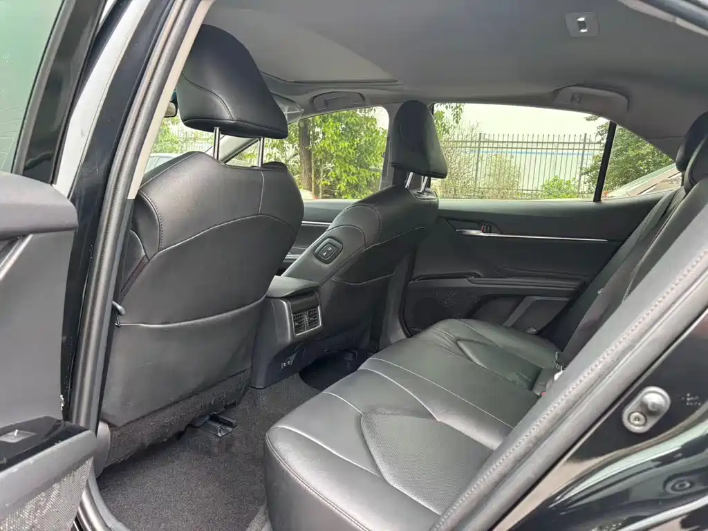 Toyota Camry 2021 2.0G Luxury