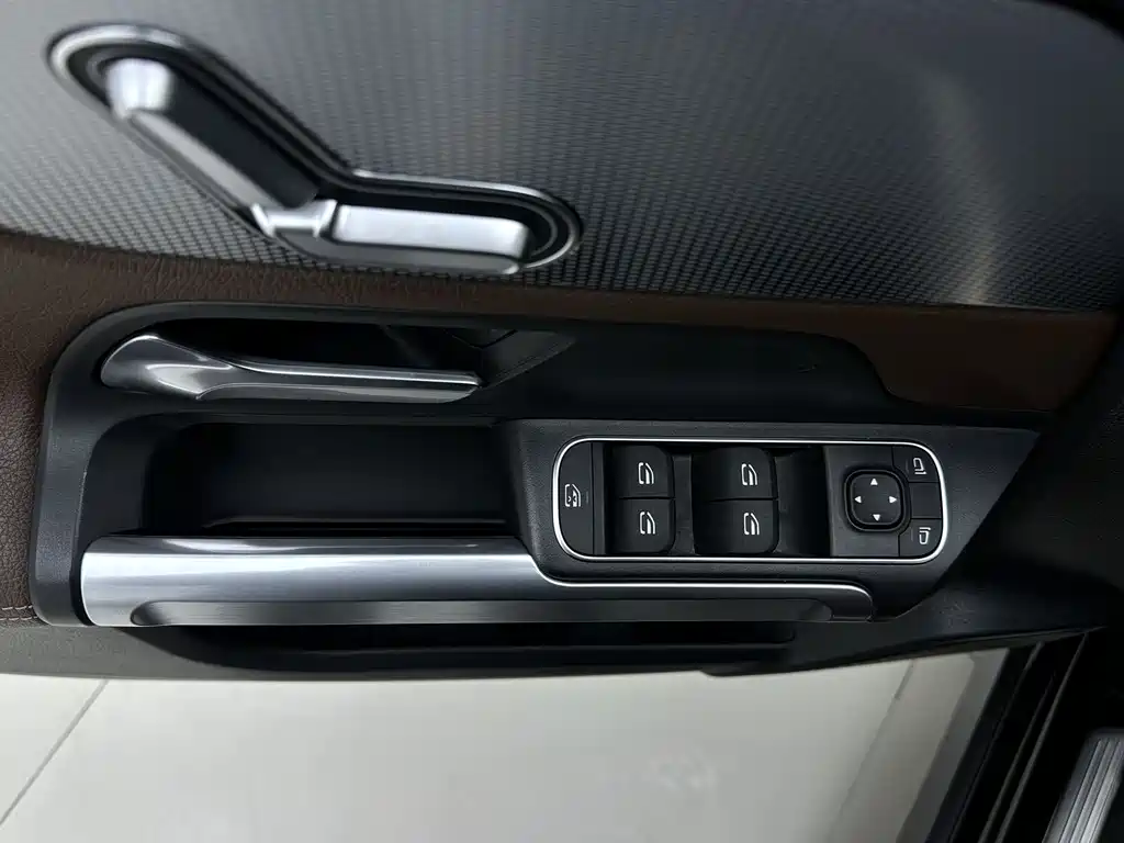 Mercedes-Benz GLB — миниатюра 17
