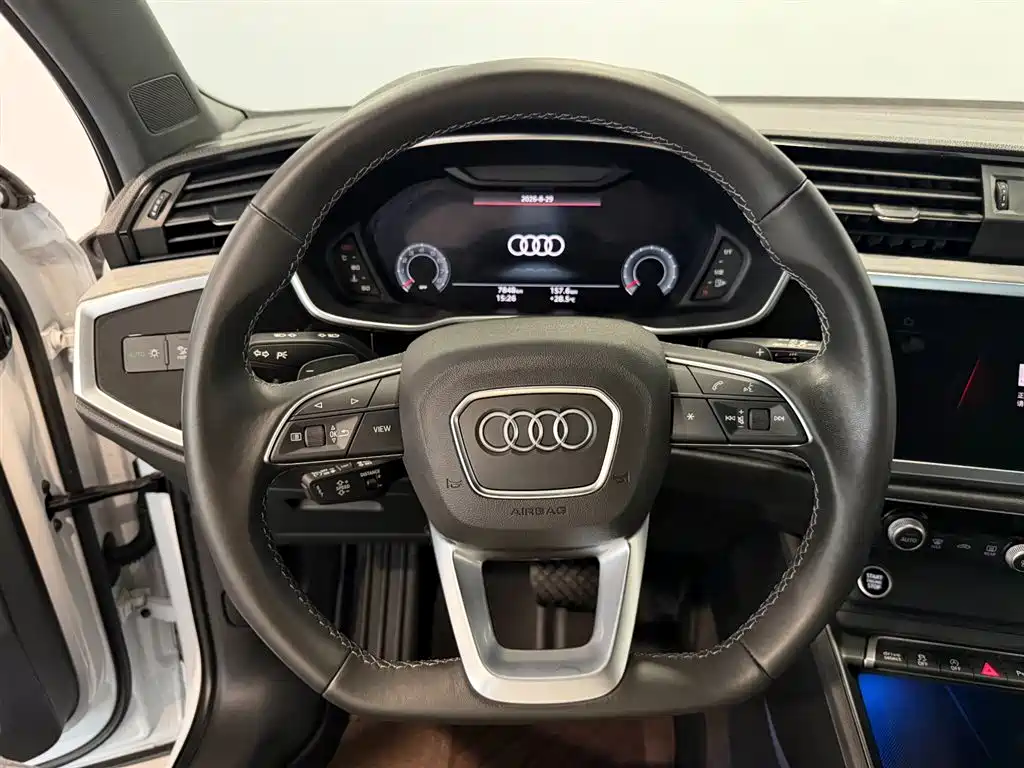 Audi Q3 — миниатюра 12