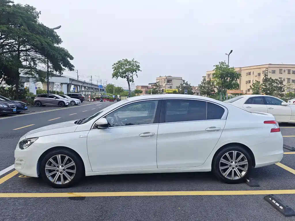Peugeot 408 2016 1.6T AT Luxury
